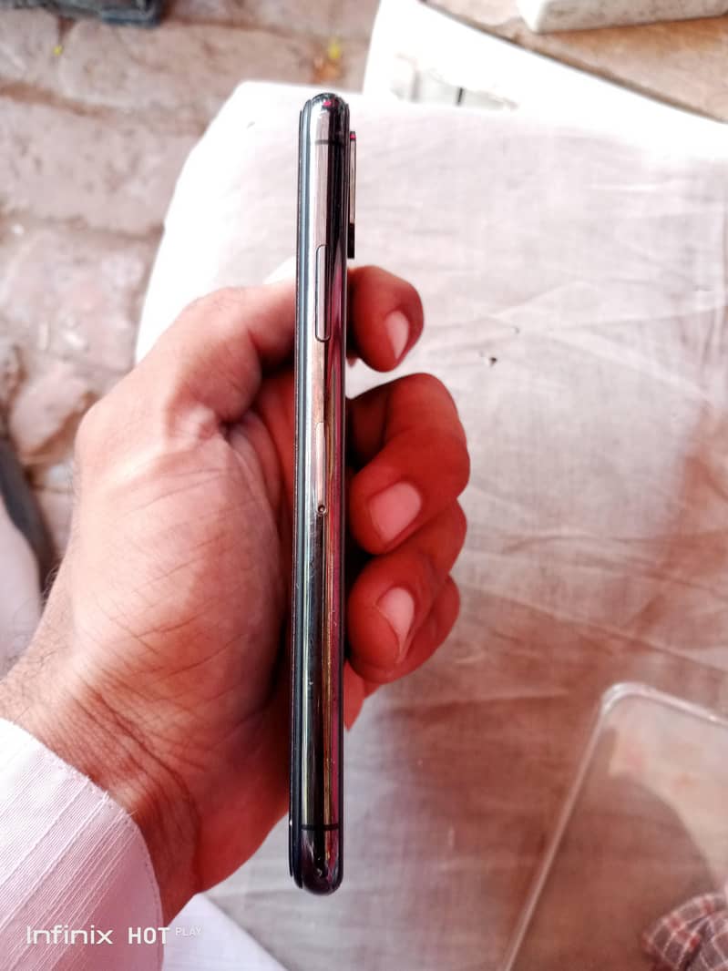 Apple iPhone X 3