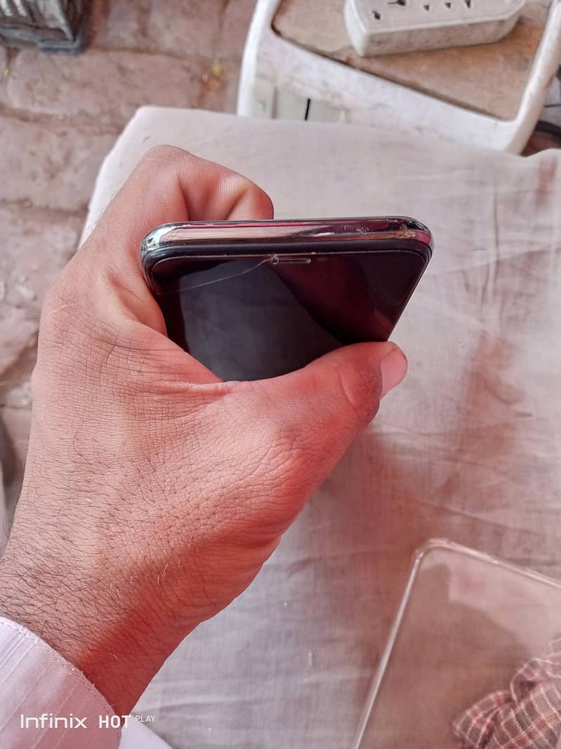 Apple iPhone X 4