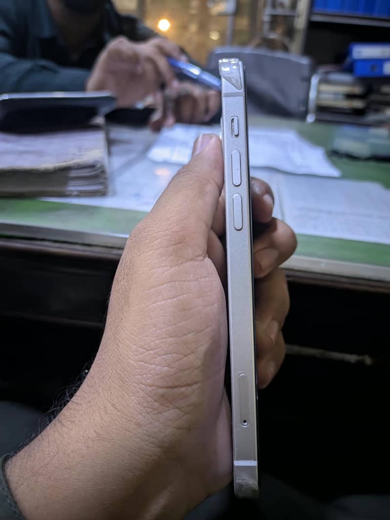 Apple iPhone 12 0
