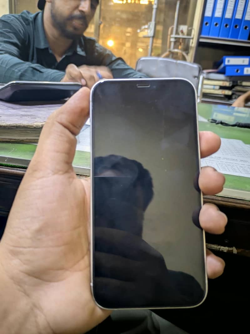 Apple iPhone 12 2