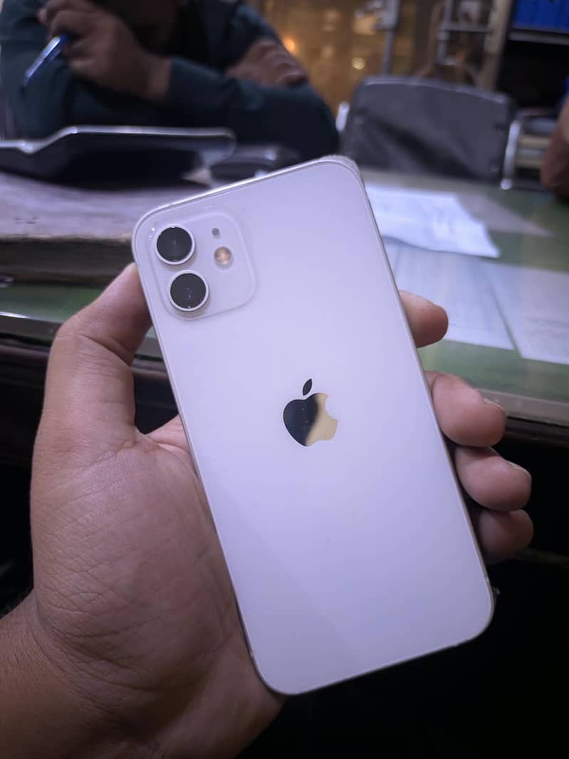 Apple iPhone 12 3