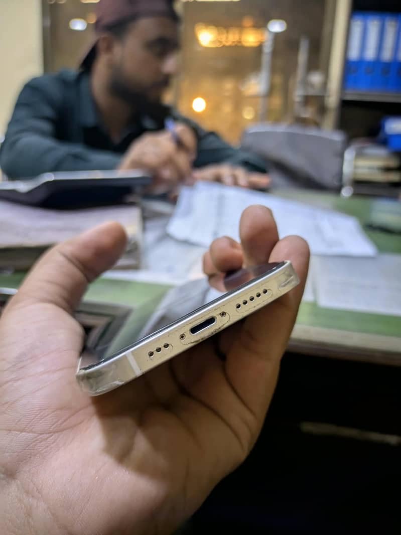 Apple iPhone 12 5