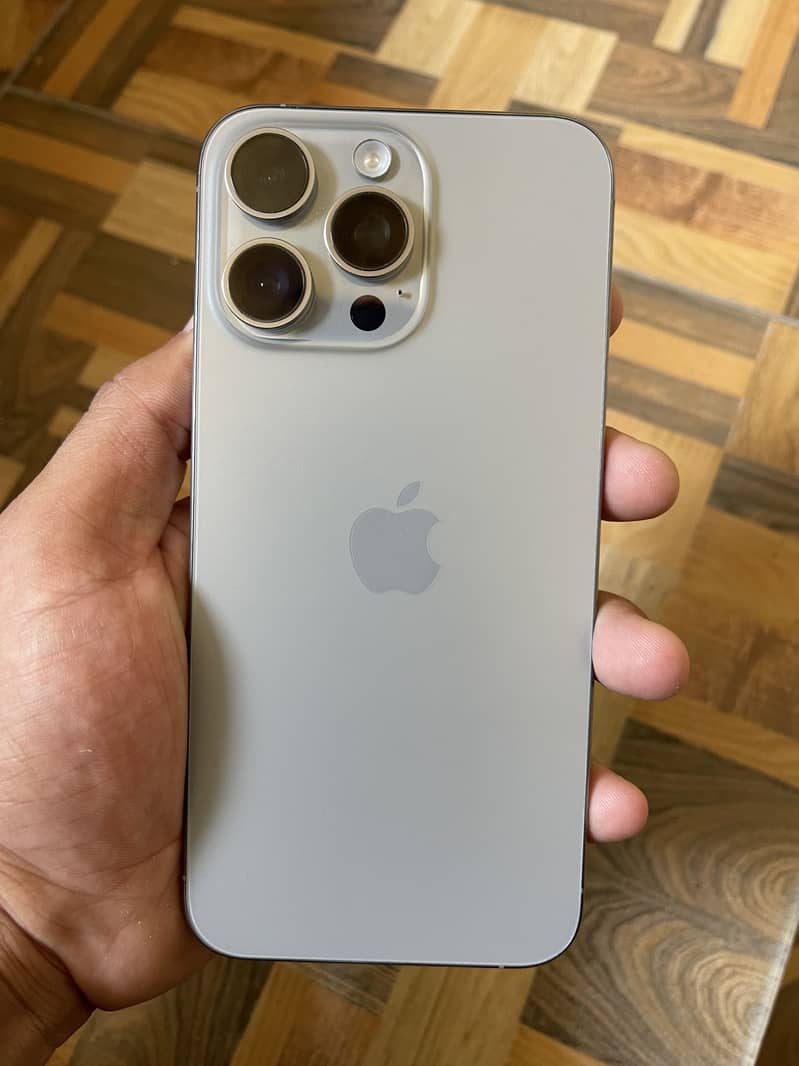 Apple iPhone 15 Pro Max 0