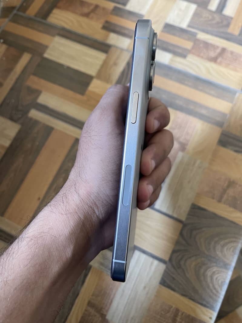 Apple iPhone 15 Pro Max 5