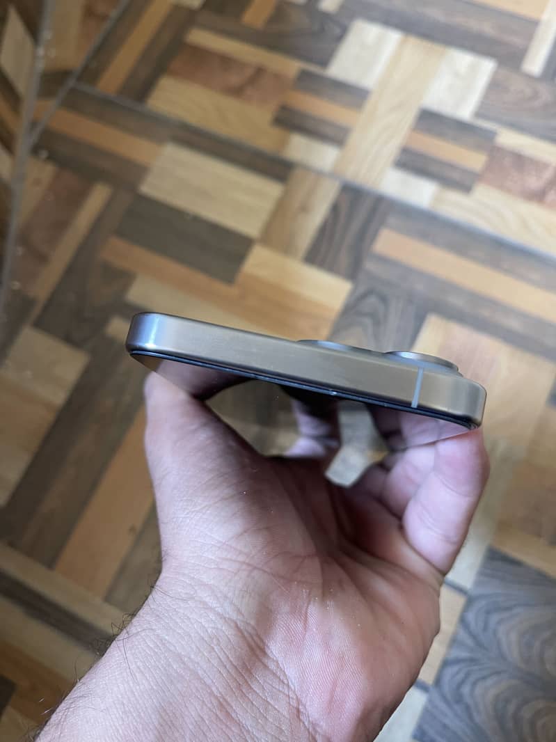 Apple iPhone 15 Pro Max 6