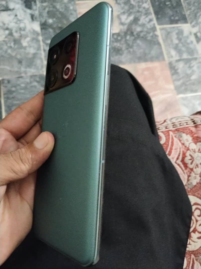 One Plus 10 Pro 1