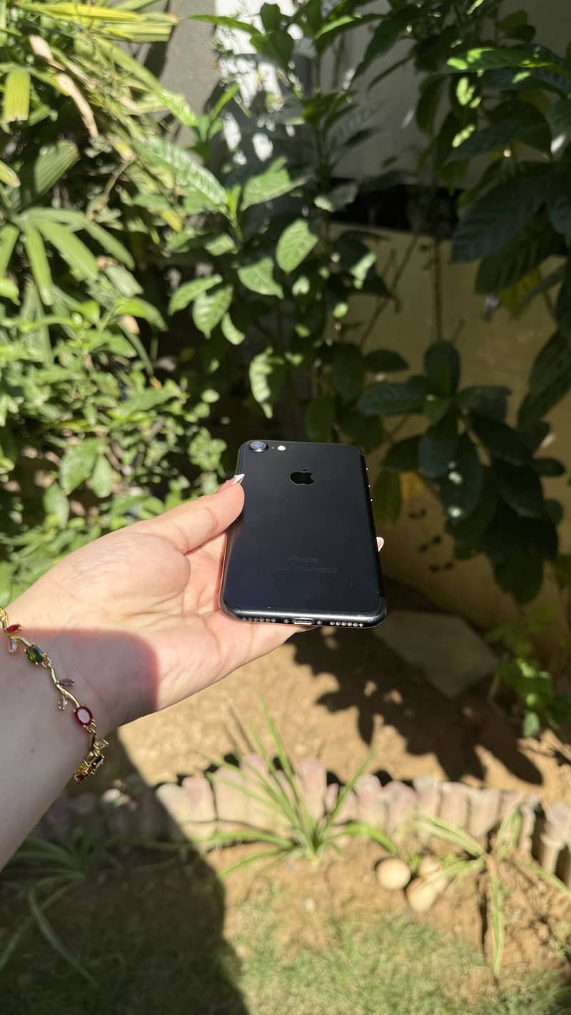 Apple iPhone 7 1
