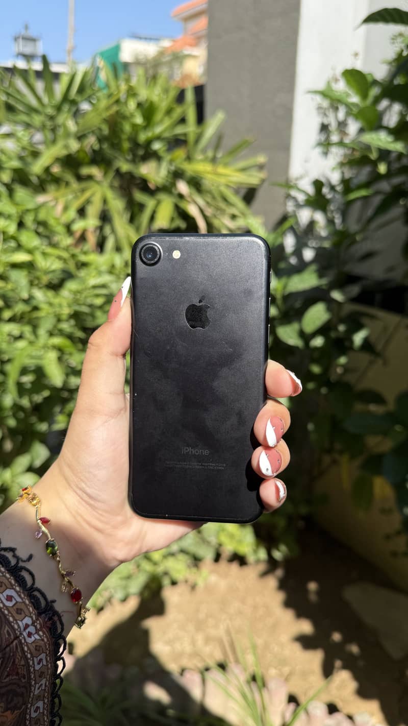 Apple iPhone 7 2