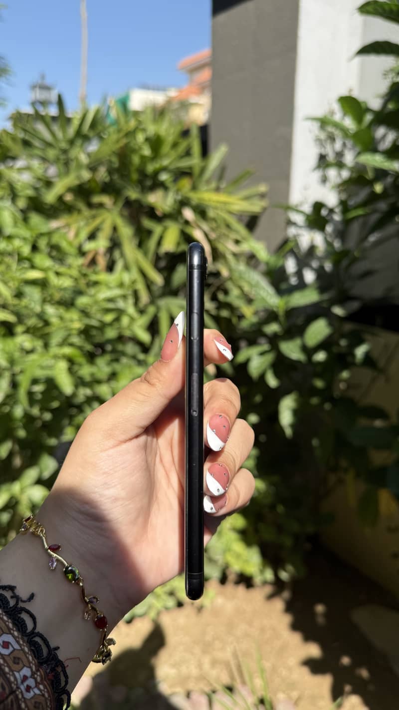 Apple iPhone 7 3