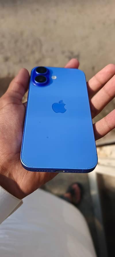 Apple iPhone 16