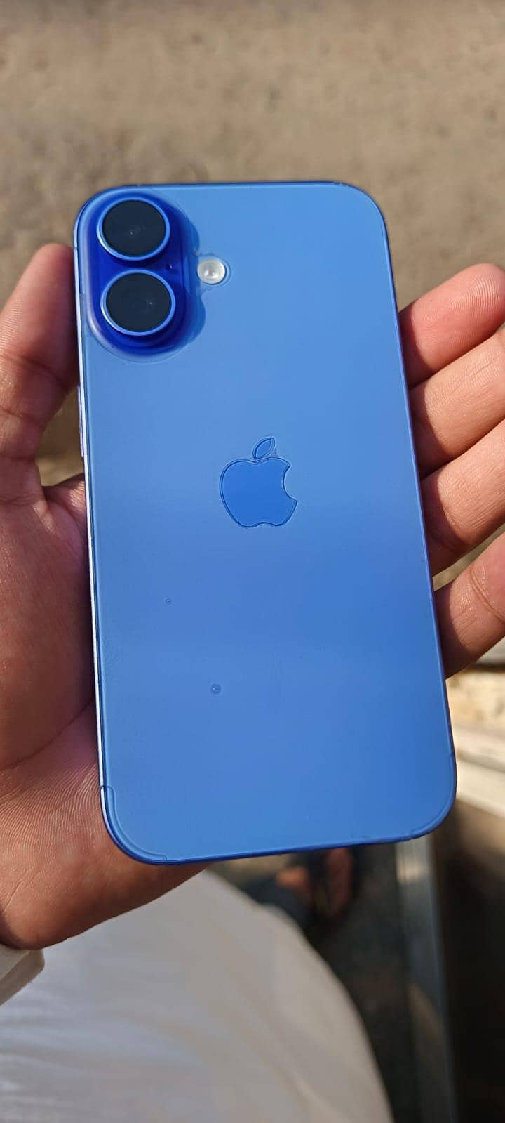 Apple iPhone 16 2