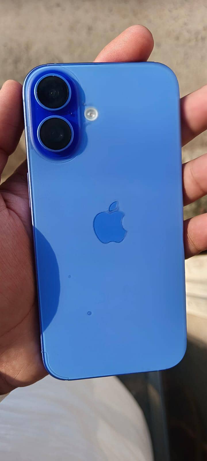 Apple iPhone 16 3