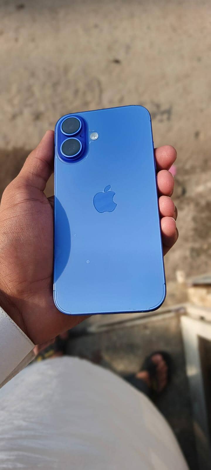 Apple iPhone 16 6