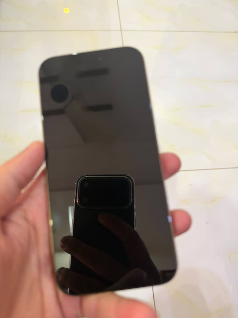 Apple iPhone 16 Pro Max 0