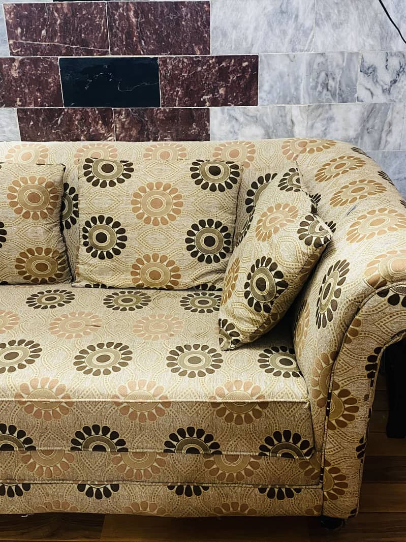 Comfortable Sofa Set – Good Condition 1