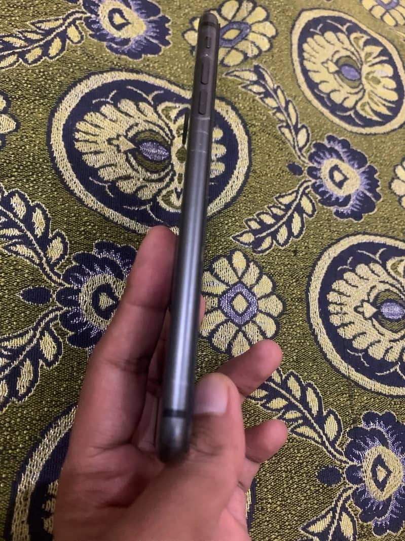 Apple iPhone 8 Plus 3