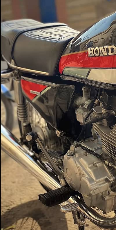 Honda CG-125 Black converted into 1992 (2015 Model)