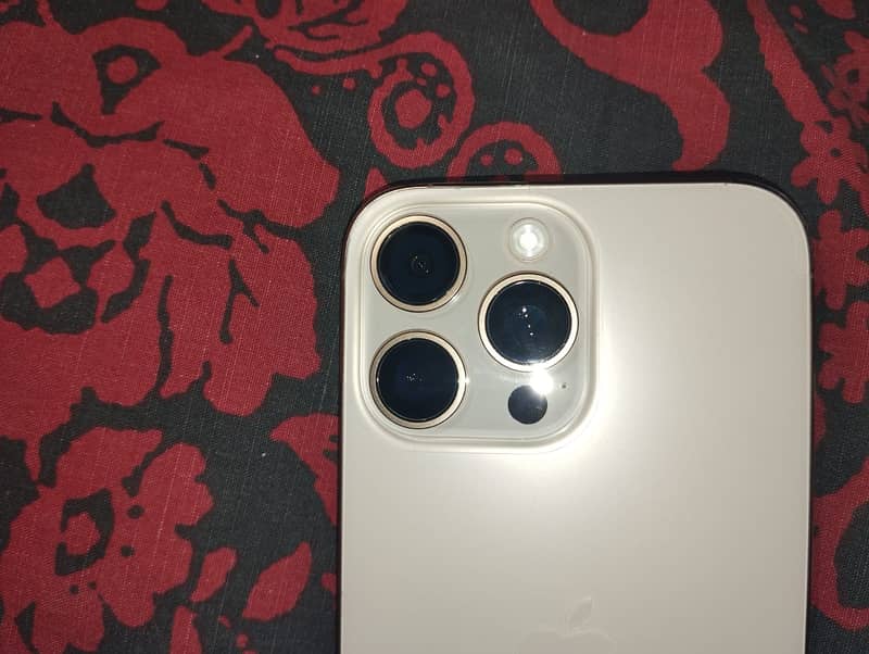 Apple iPhone 16 Pro Max 0
