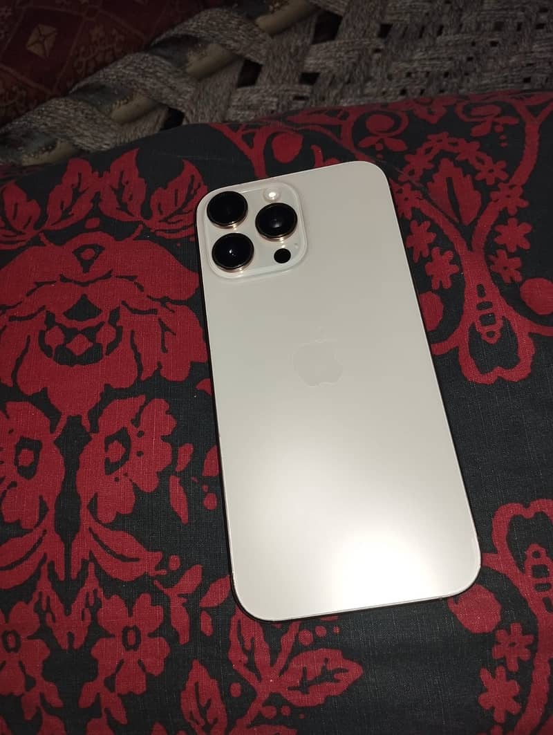 Apple iPhone 16 Pro Max 3