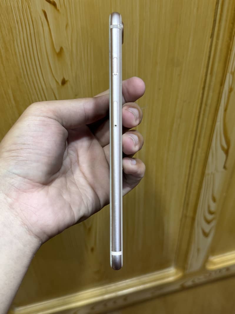 Apple iPhone 8 Plus 4