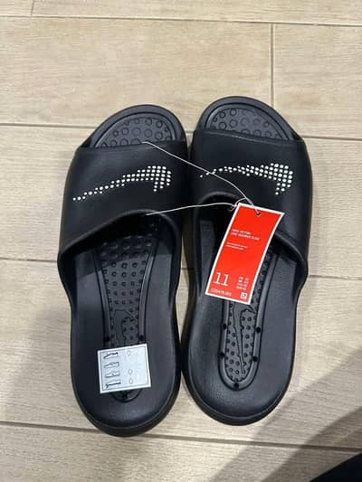 nike victori slides size 45
