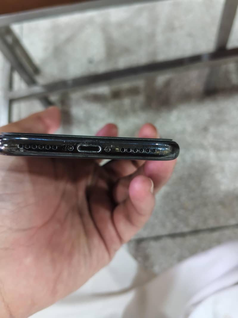 Apple iPhone X 3