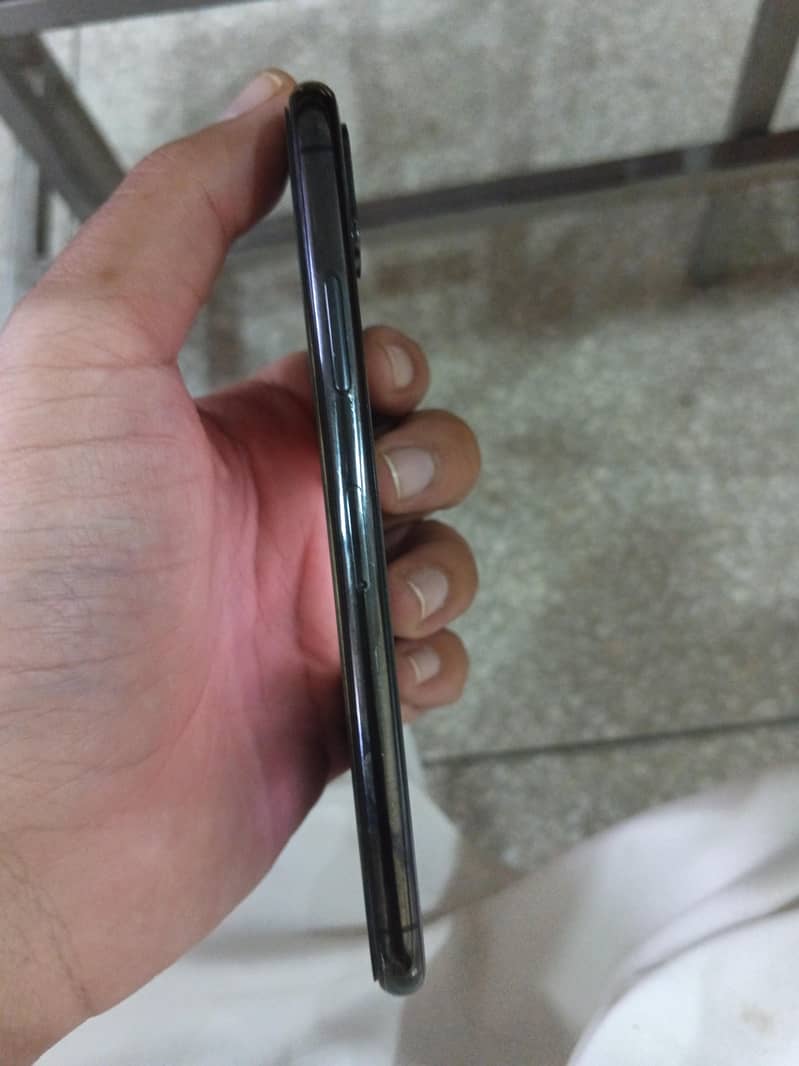 Apple iPhone X 4