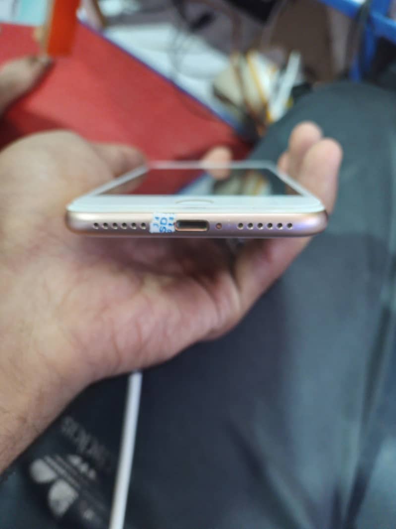 Apple iPhone 8 3