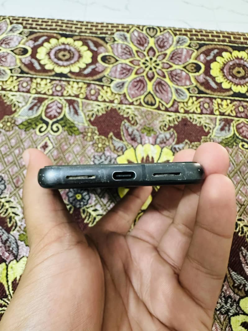 Google Pixel 8 4