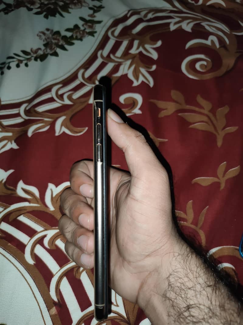 Apple iPhone XS Max 6
