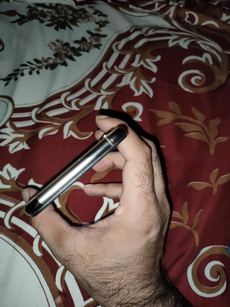 Apple iPhone XS Max 9