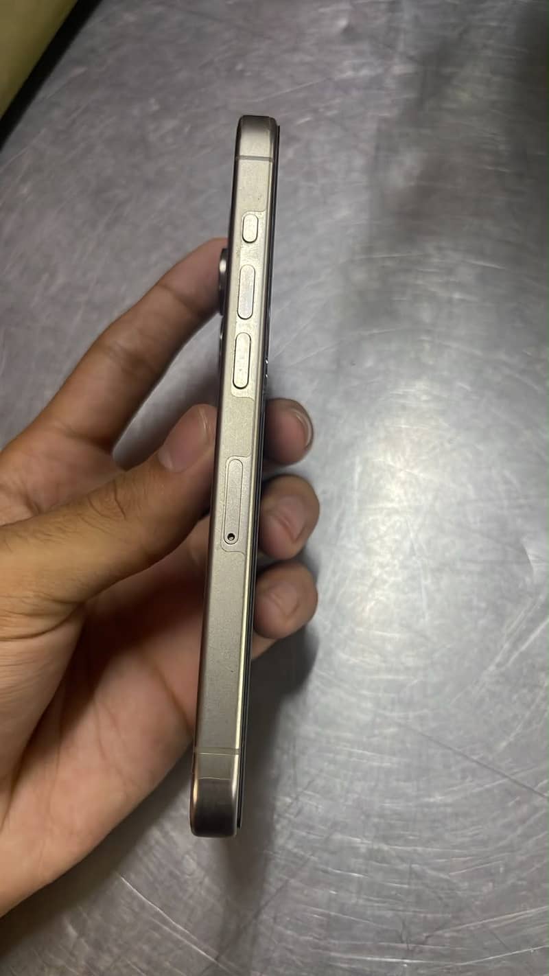Apple iPhone 15 Pro 0