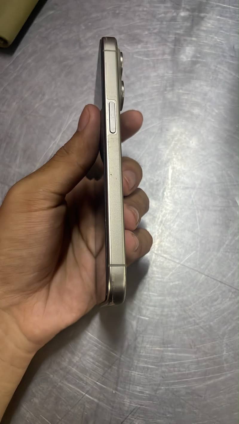 Apple iPhone 15 Pro 3