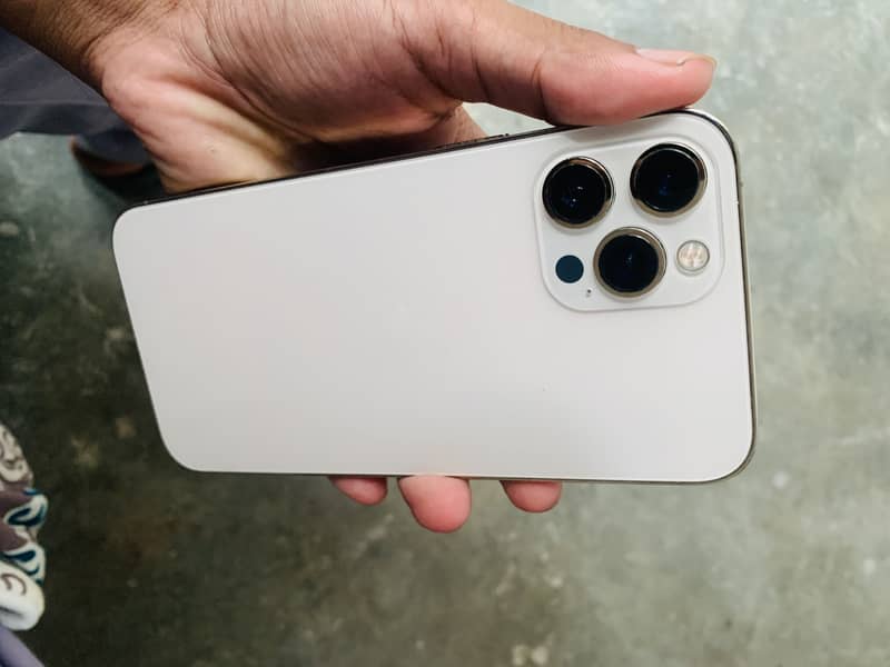 Apple iPhone 12 Pro Max 3