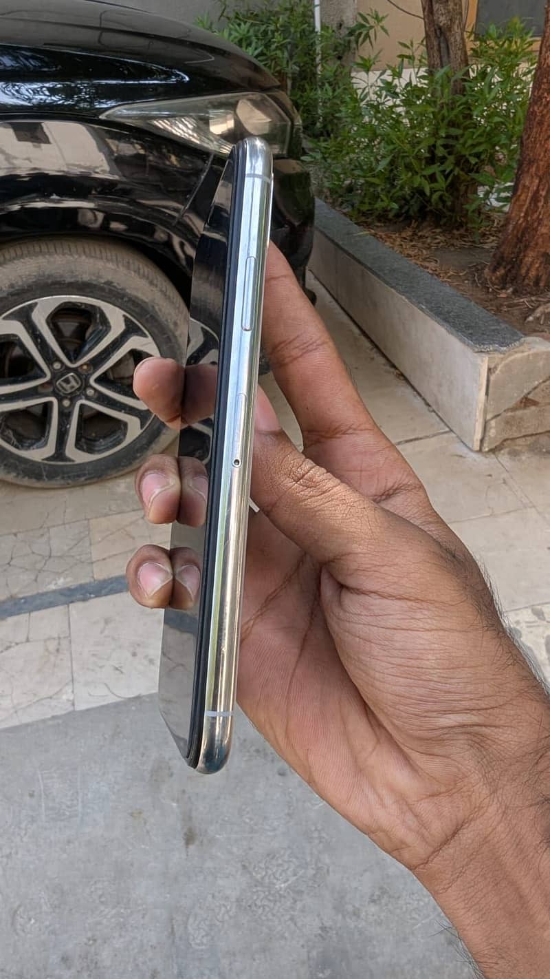 Apple iPhone X 3