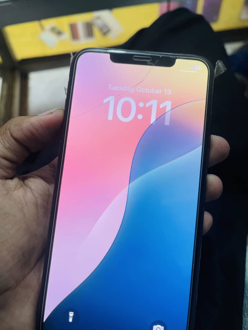 Apple iPhone XS Max 3