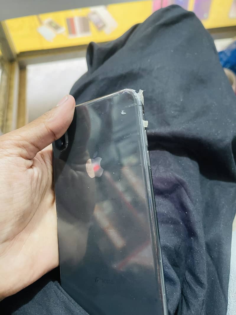 Apple iPhone XS Max 4