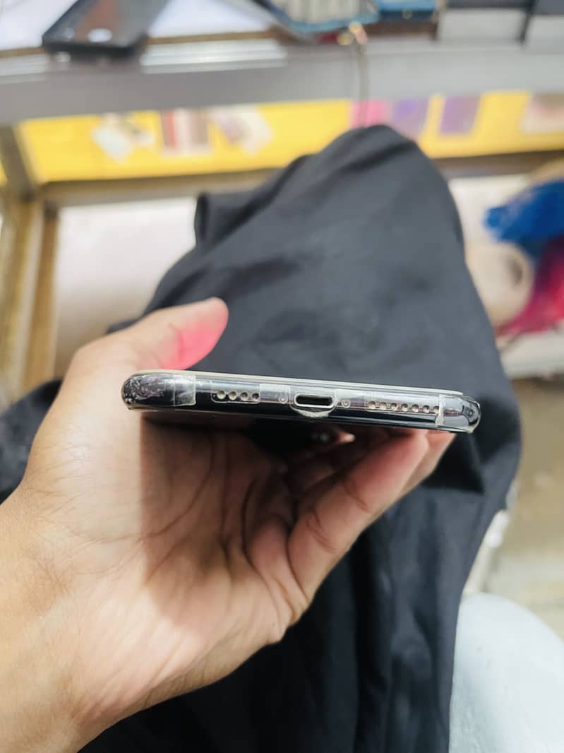 Apple iPhone XS Max 5