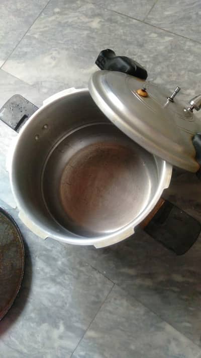 pressure cooker