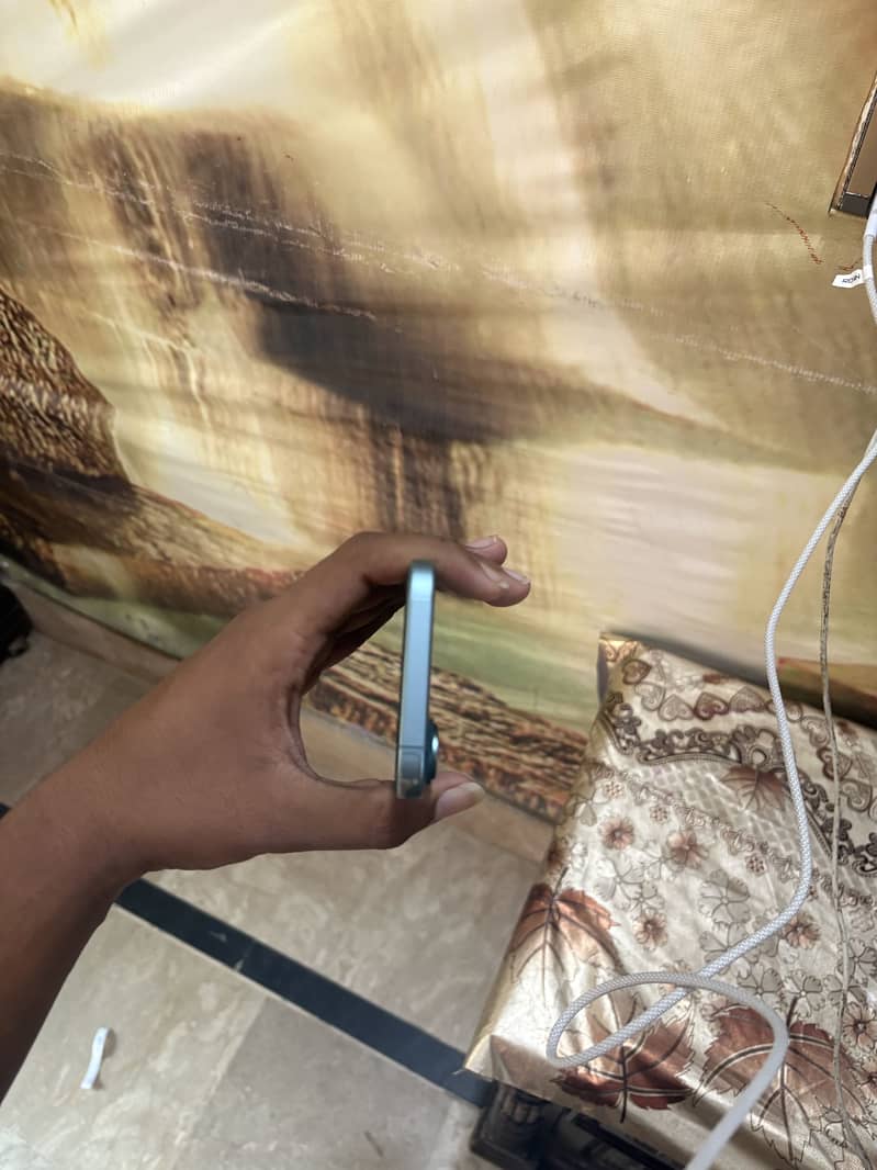 Apple iPhone 16 3