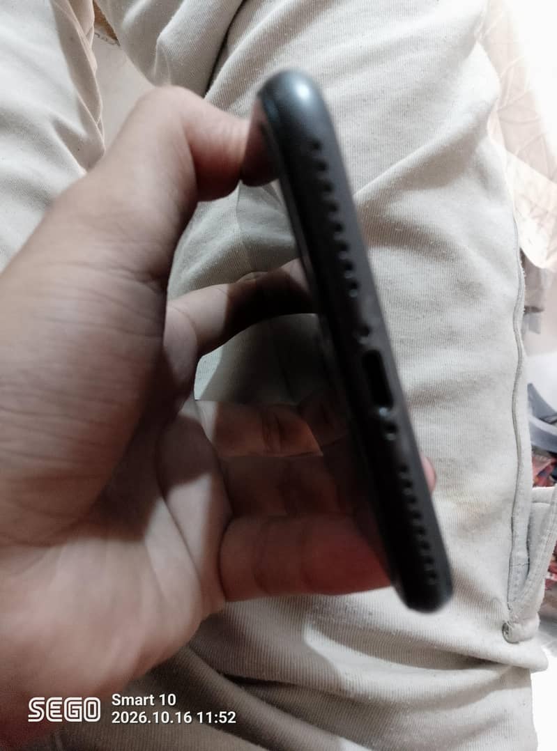 Apple iPhone 8 Plus 3