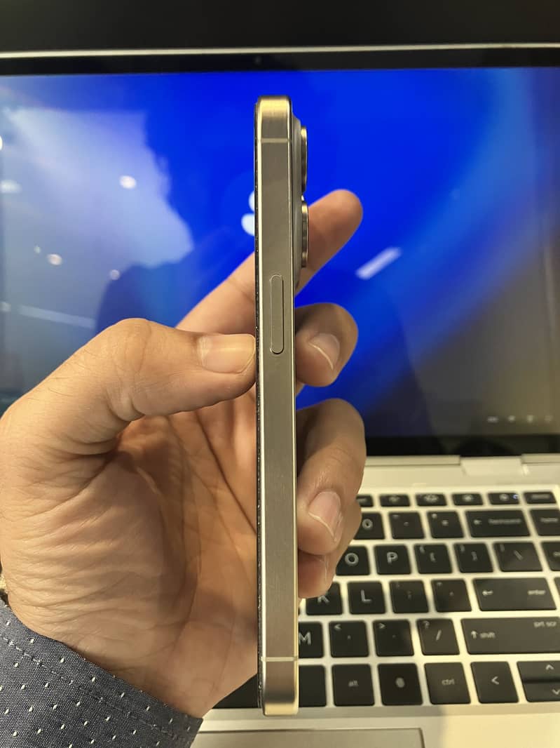Apple iPhone 15 Pro 4