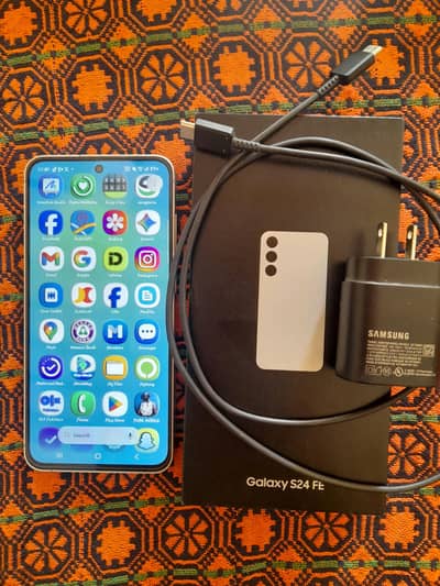Samsung Mobile S24 fE
