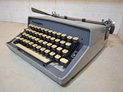 vintage 1960s remington typewriter Working order