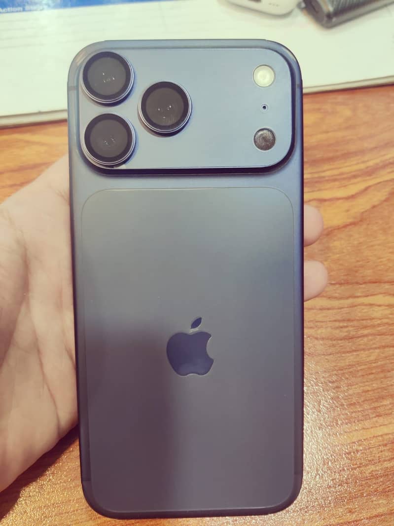 Apple iPhone 17 Pro Max 3