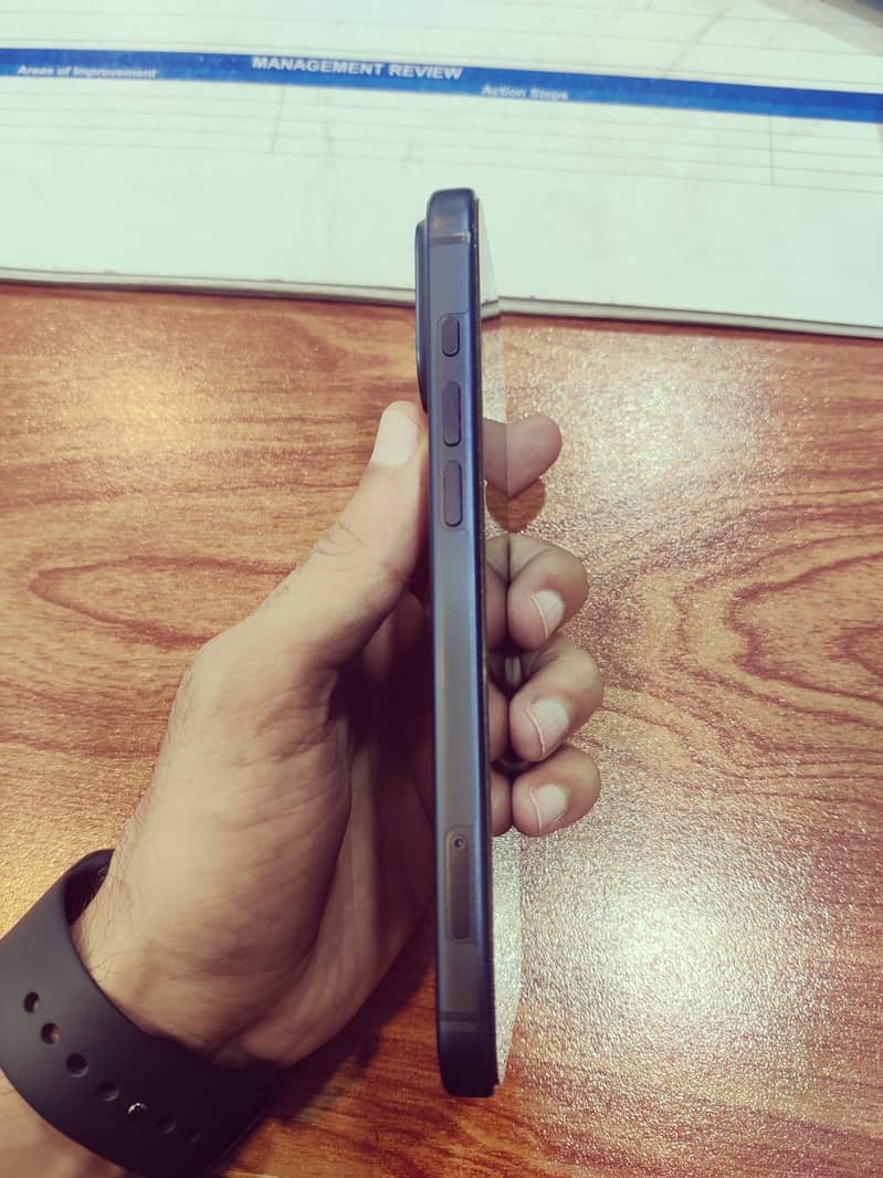 Apple iPhone 17 Pro Max 4