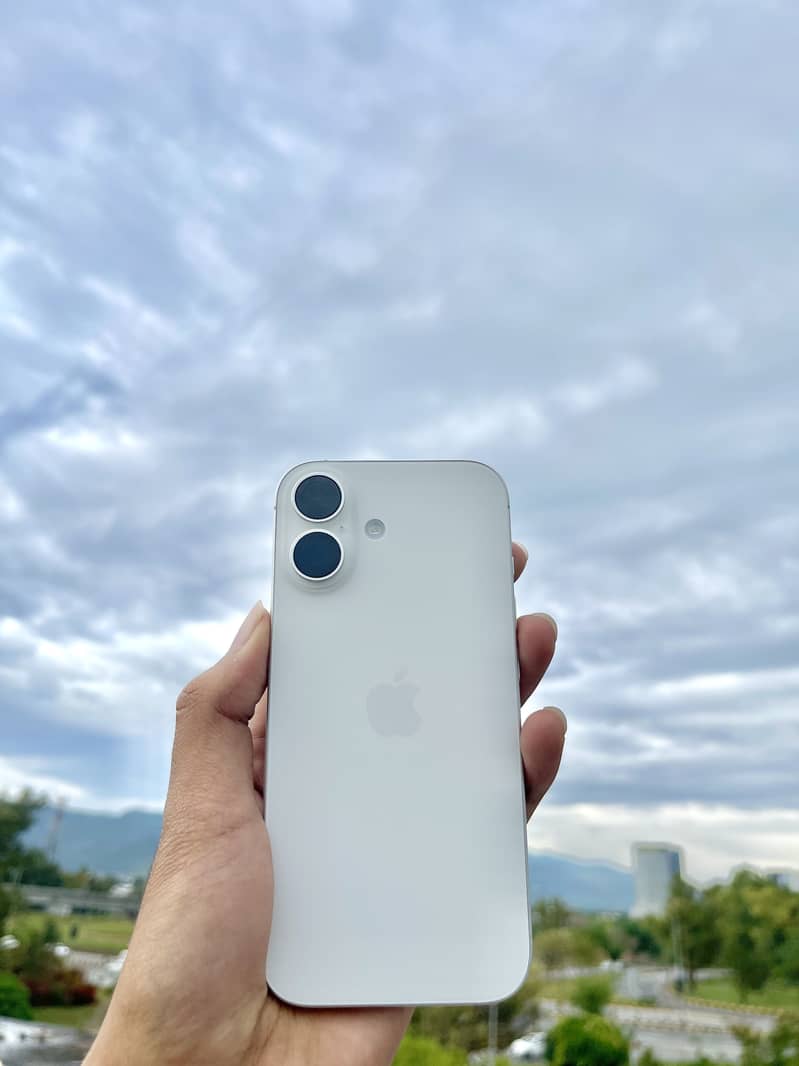 Apple iPhone 17 5