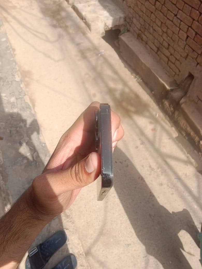 Apple iPhone 14 Pro Max 4