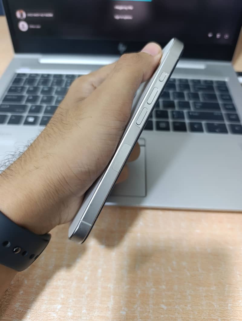 Apple iPhone 15 Pro 3