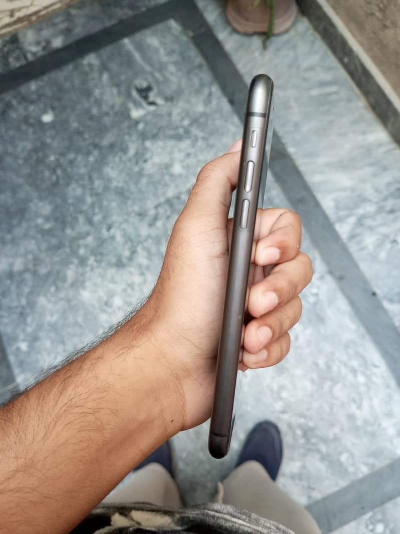 iPhone 11 3